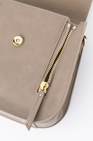 エルヴィンモデルのショルダーバッグ。