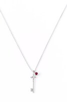 エレンモデルのネックレス。