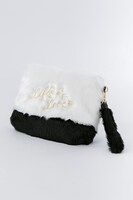 ユーリ・プリセツキーモデルのファークラッチバッグ。