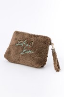 ヴィクトル・ニキフォロフモデルのファークラッチバッグ。