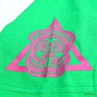ART JUNKIEとのコラボによるTシャツ。