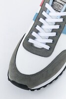 坂田銀時をイメージしたスニーカー。