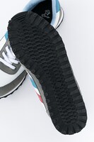 坂田銀時をイメージしたスニーカー。