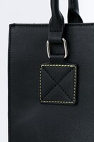 土方十四郎をイメージしたスニーカーのバッグ。