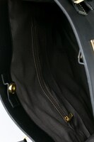 土方十四郎をイメージしたスニーカーのバッグ。