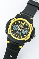 土方十四郎をイメージしたスニーカーの腕時計。