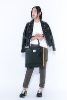 沖田総悟をイメージしたファッションアイテムの着用例。