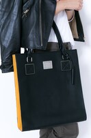 沖田総悟をイメージしたファッションアイテムの着用例。