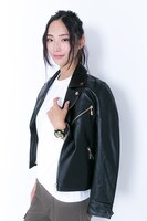 沖田総悟をイメージしたファッションアイテムの着用例。