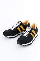 沖田総悟をイメージしたスニーカー。