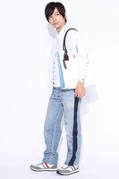 坂田銀時をイメージしたファッションアイテムの着用例。