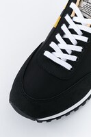 沖田総悟をイメージしたスニーカー。