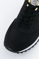 高杉晋助をイメージしたスニーカー。