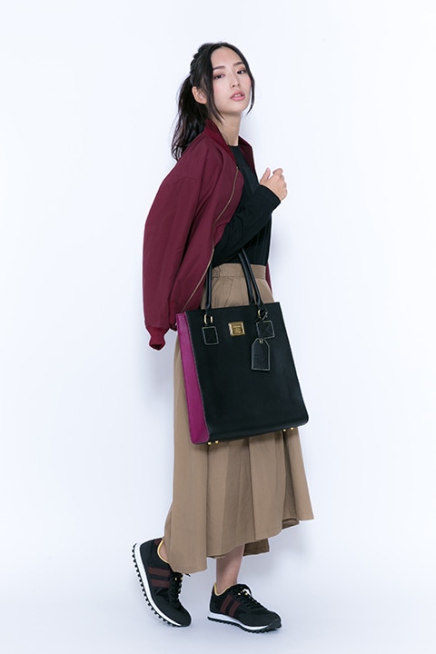 高杉晋助をイメージしたファッションアイテムの着用例。