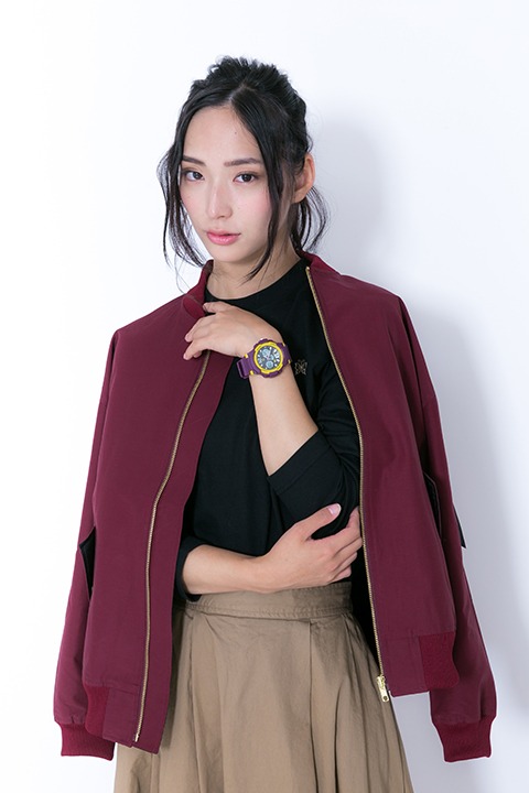 高杉晋助をイメージしたファッションアイテムの着用例。