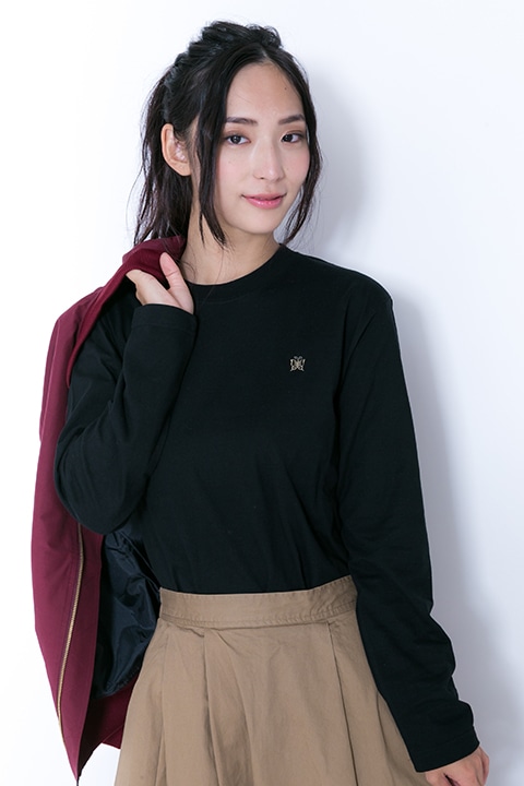 高杉晋助をイメージしたファッションアイテムの着用例。