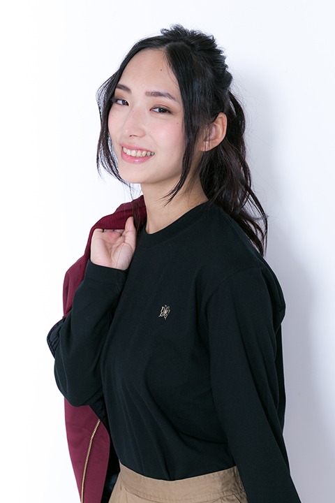 高杉晋助をイメージしたファッションアイテムの着用例。