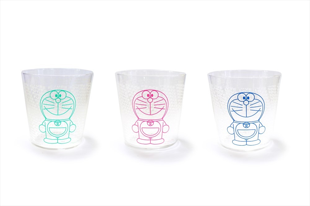 「COLOR THE DORAEMON」シリーズのカラーチェンジグラス全3種。 (c)Fujiko-Pro