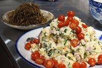 ポテトサラダときんぴらごぼう。