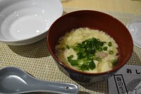 盛り付けられた茶碗蒸し。