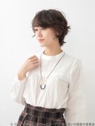 「魔法使いの嫁 チセイメージ リングネックレス」の使用イメージ。