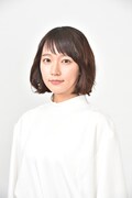 小川今日子役の吉岡里帆。