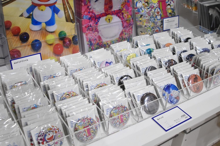 グッズ売り場の様子。(c)Fujiko-Pro