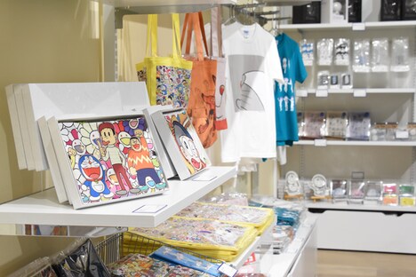 グッズ売り場の様子。(c)Fujiko-Pro