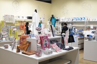 グッズ売り場の様子。(c)Fujiko-Pro