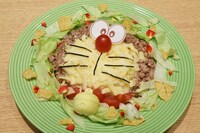 第1弾メニューの「ドラタコライス」。(c)Fujiko-Pro