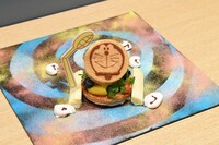 通期メニューの「タイムマシンのフルーツタルト」。(c)Fujiko-Pro