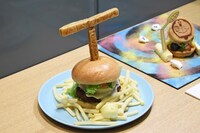 通期メニューの「タケコプターバーガー」。(c)Fujiko-Pro