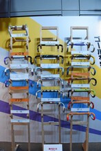 舞台「弱虫ペダル」のコーナー。出演者が実際に使っていたハンドル。