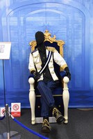 レオの衣装と、王様の椅子。