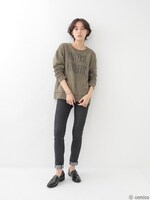 「爪先の宇宙 イメージ ロゴプリントプルオーバー」使用イメージ