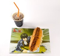 「土方が買ってきたヤキソバパンにドリンクもついてます。（ペーパーランチョン付）」