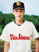 白又敦扮する花井梓