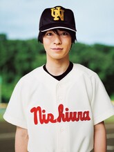 安川純平扮する泉孝介。