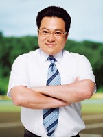 筒井俊作扮する志賀剛司。