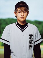 川隅美慎扮する秋丸恭平。