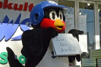 ファンへの感謝を述べるつば九郎。