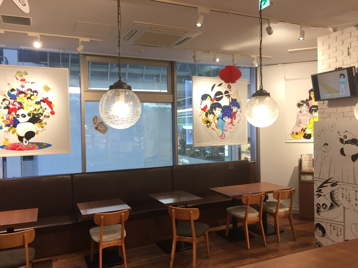 大阪・心斎橋にて展開されている「らんま1/2カフェ」の店内の様子。