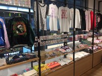 大阪・心斎橋にて展開されている「らんま1/2カフェ」の店内の様子。