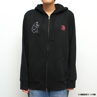 「らんま1/2 NEONパーカー」の着用イメージ。