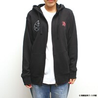 「らんま1/2 NEONパーカー」の着用イメージ。