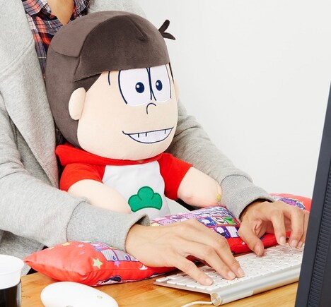 「おそ松さん PCクッション おそ松」使用例