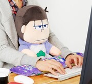「おそ松さん PCクッション 一松」使用例