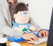 「おそ松さん PCクッション カラ松」使用例