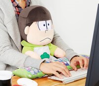 「おそ松さん PCクッション チョロ松」使用例