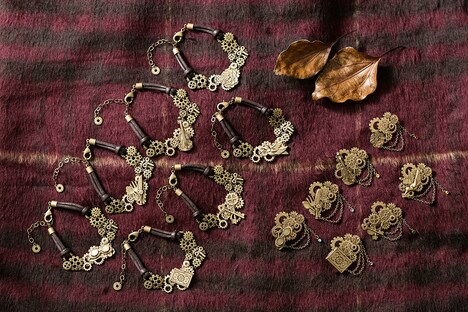 「アイドリッシュセブン」とコラボしたブレスレットとブローチ